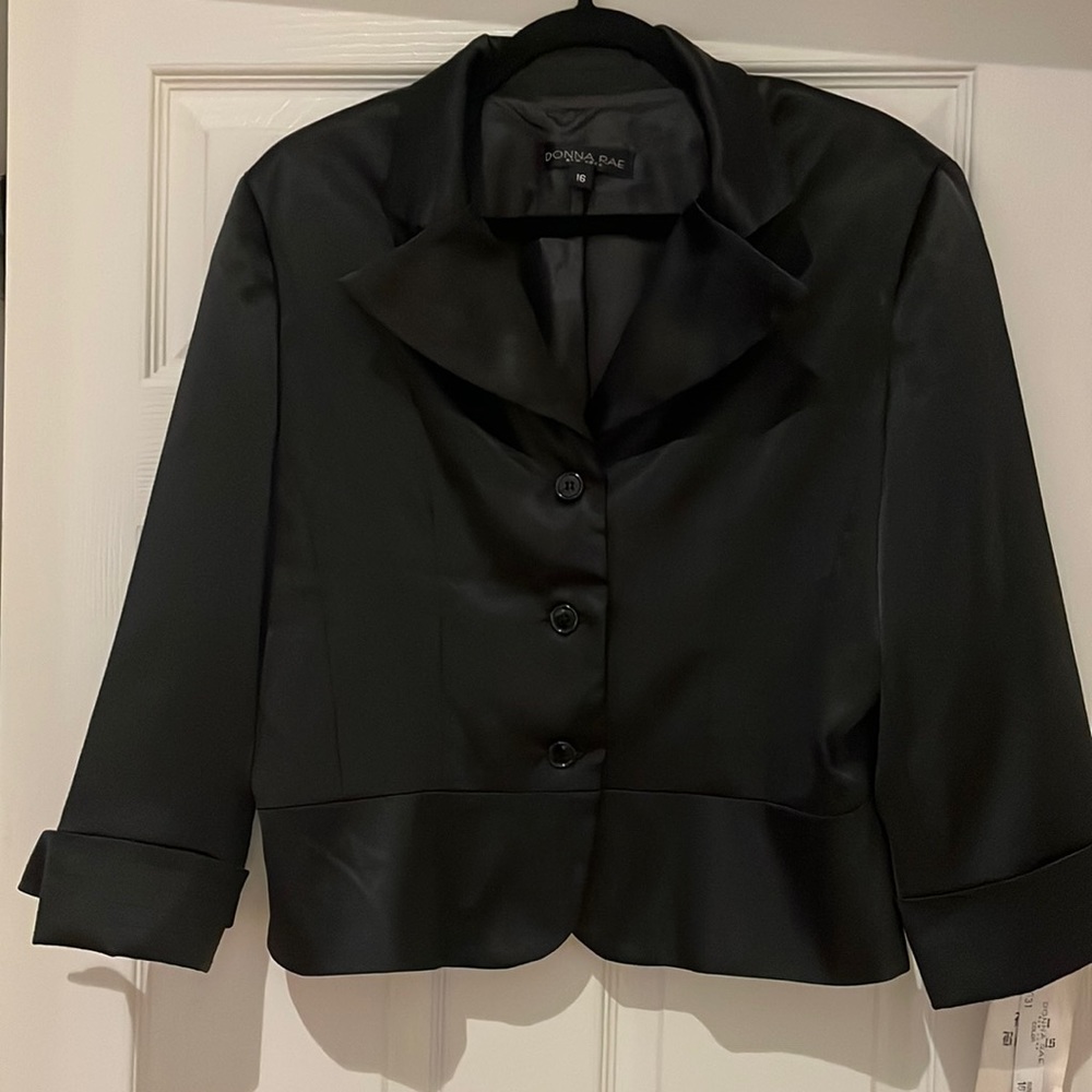 Retro 80’s black bolero jacket NWT. Size 16